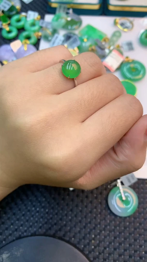 颈饰18K金镶嵌翡翠1