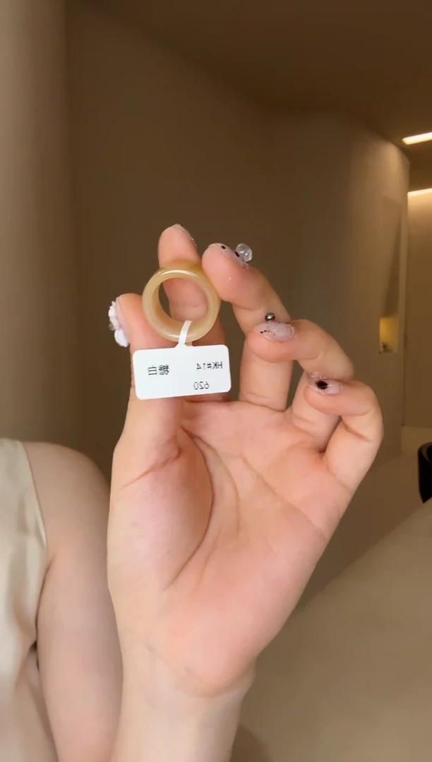 未镶嵌戒指和田玉14码糖白