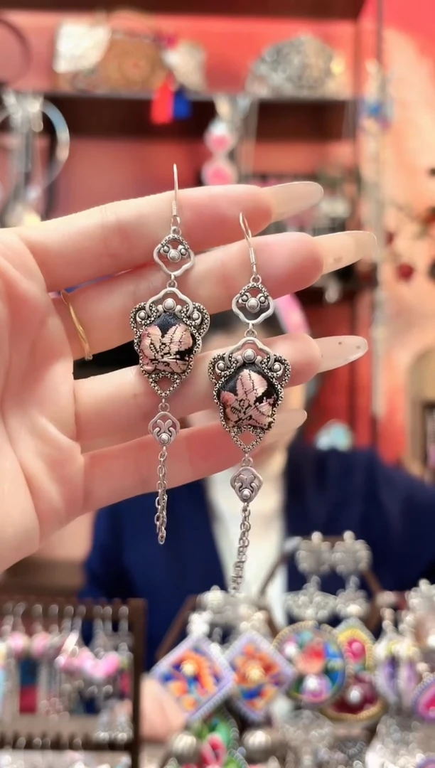 织绣云织谣民族风精美饰品158*