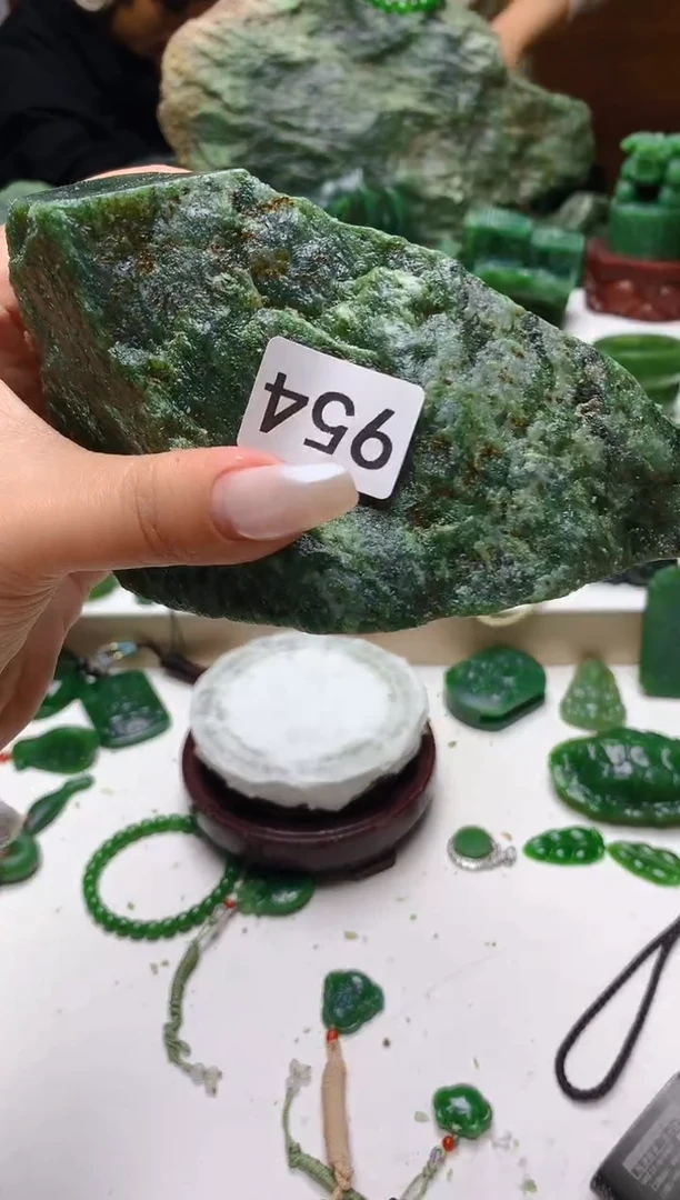 未镶嵌和田玉（碧玉）摆件1