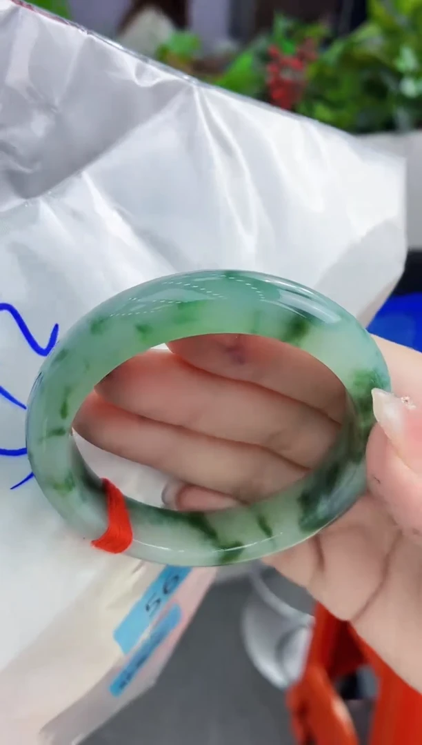 翡翠手镯未镶嵌翡翠手镯