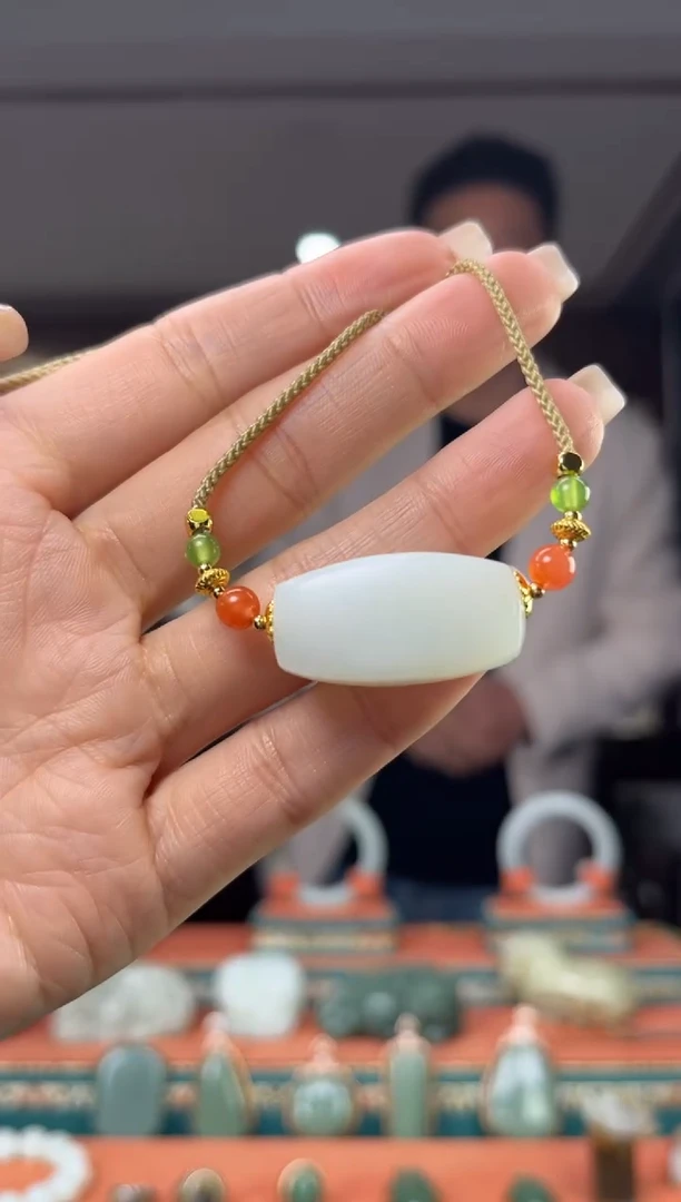 颈饰未镶嵌和田玉佩佩