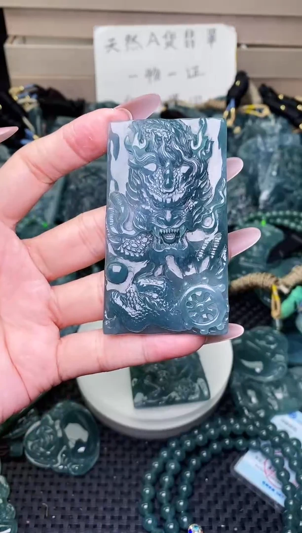 颈饰未镶嵌翡翠