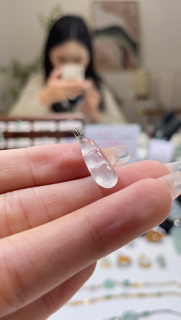 吊坠(不含链)18K金镶嵌翡翠豆子