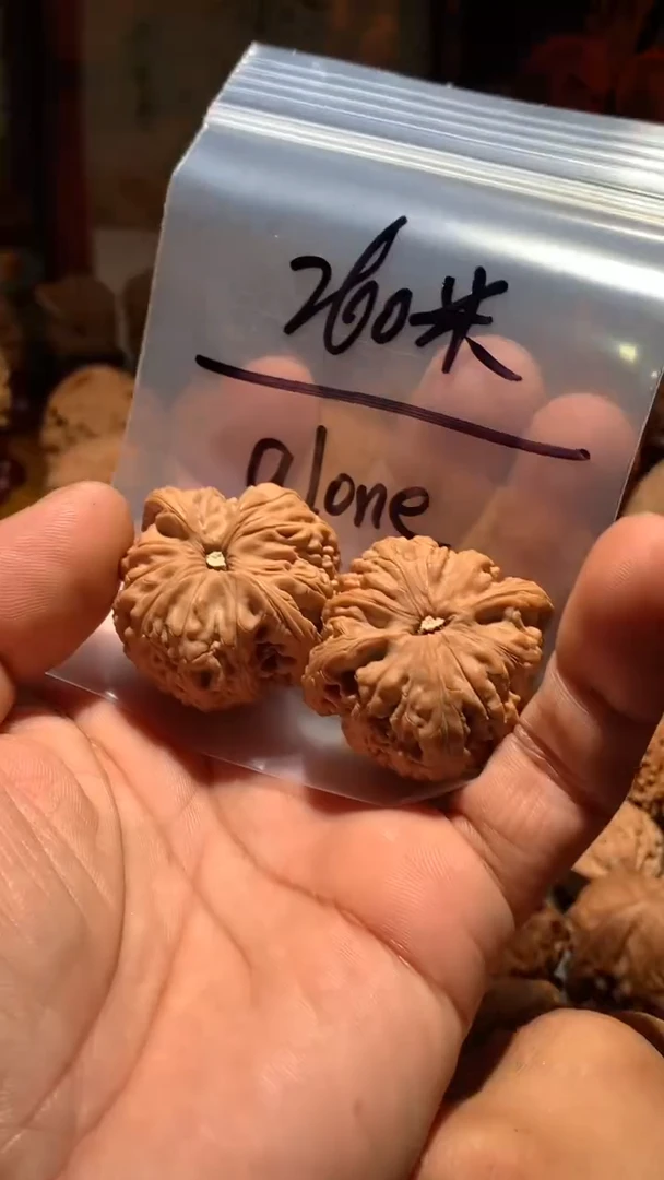 把件桃核a****?丰泰文玩  老树密文  37+ 尺寸左右