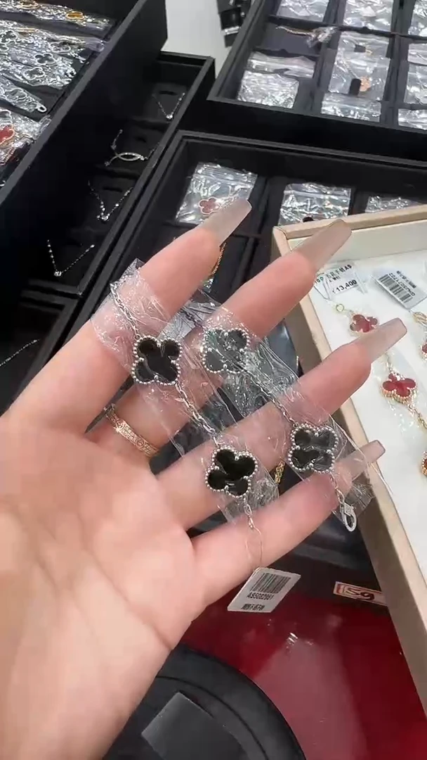 18K金镶嵌手链玛瑙/玉髓黑色k白五花手链BG