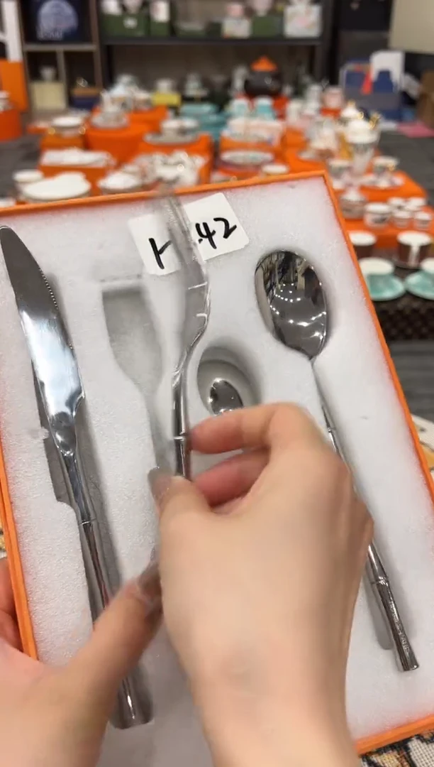 【闪购商品】杯H242--------------