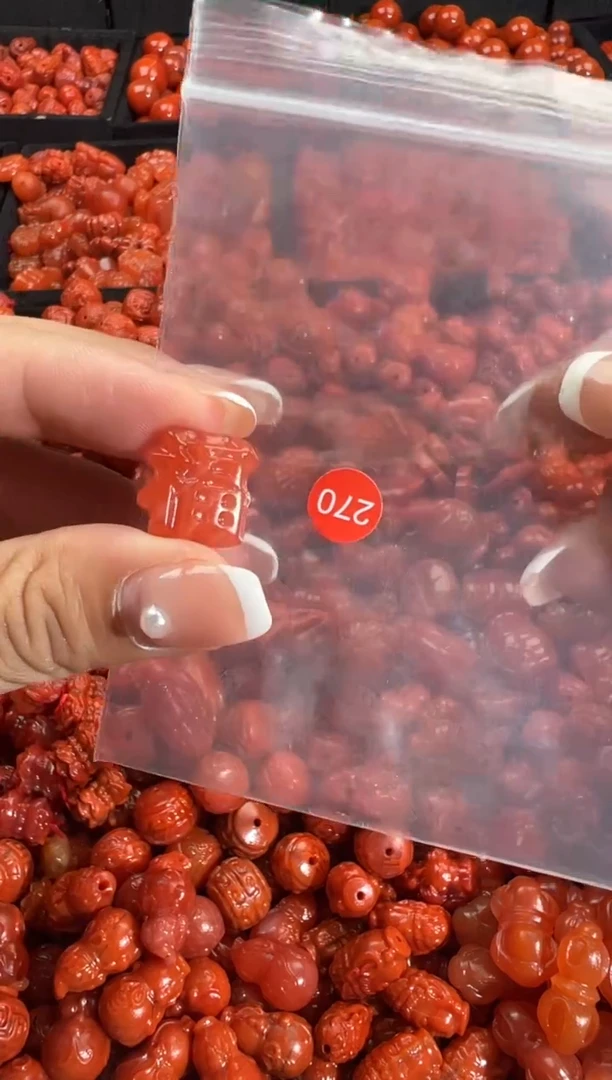 颈饰未镶嵌南红玛瑙1