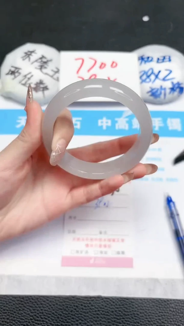 【闪购商品】石英质玉手镯未镶嵌130-59.3