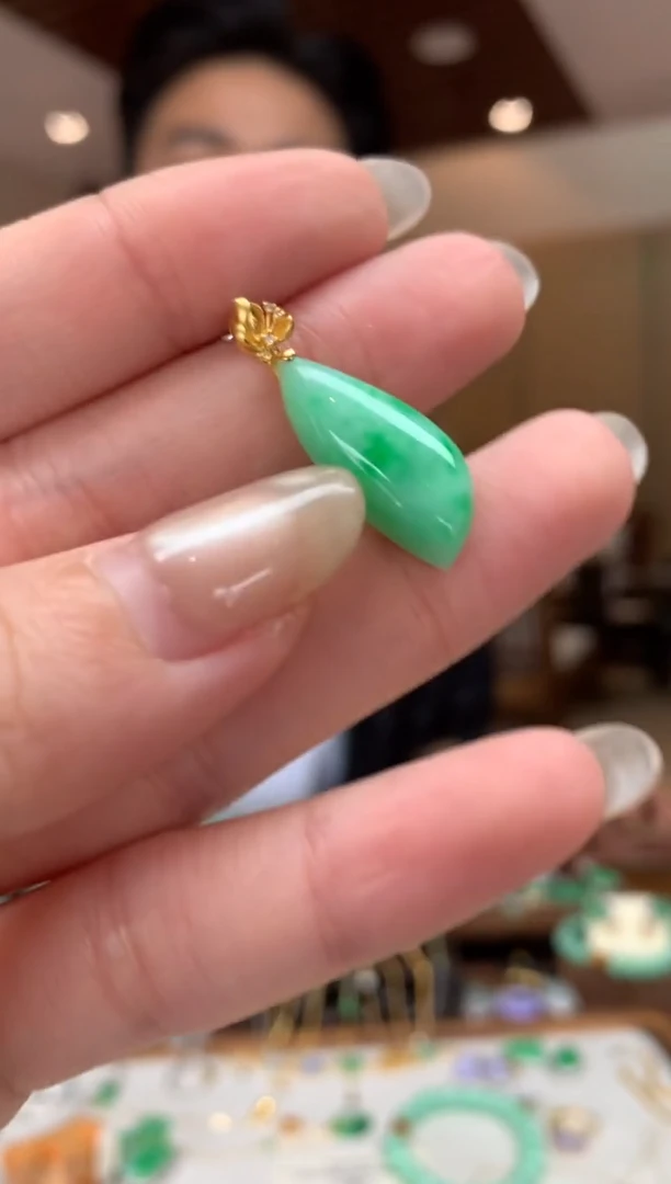 翡翠18K金镶嵌吊坠(不含链)随形