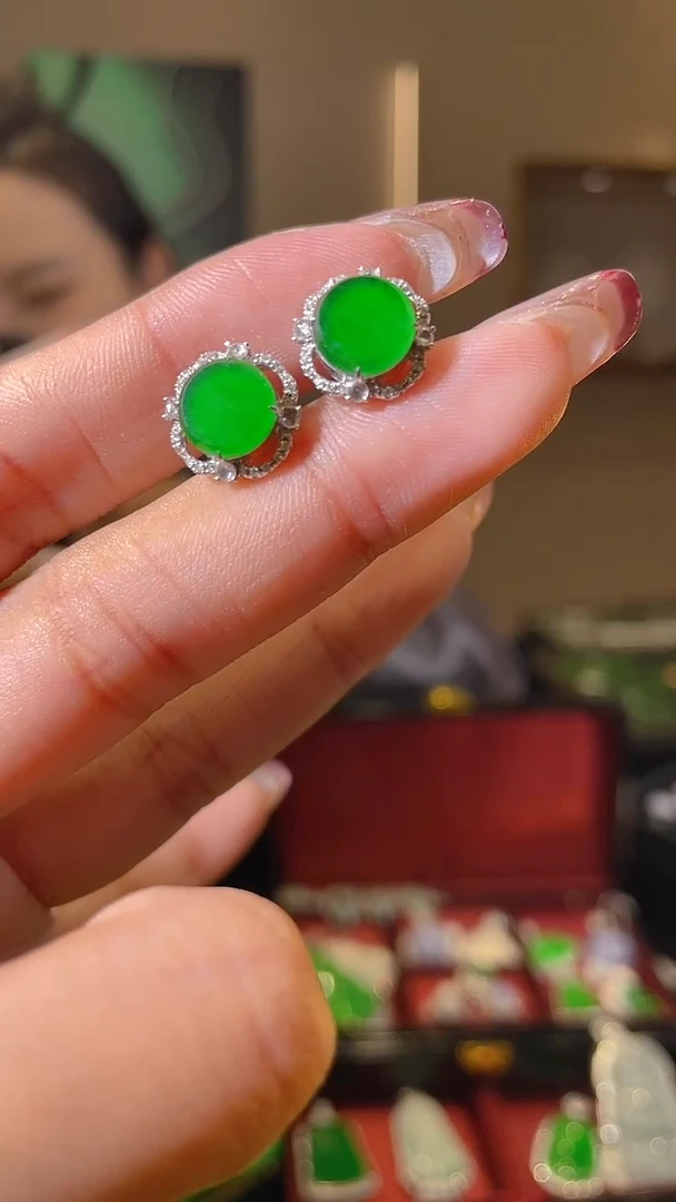 【闪购商品】翡翠耳饰18K金镶嵌天然翡翠A货