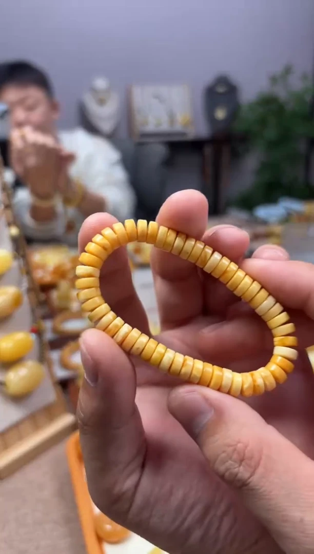 【闪购商品】蜜蜡裸石未镶嵌手串