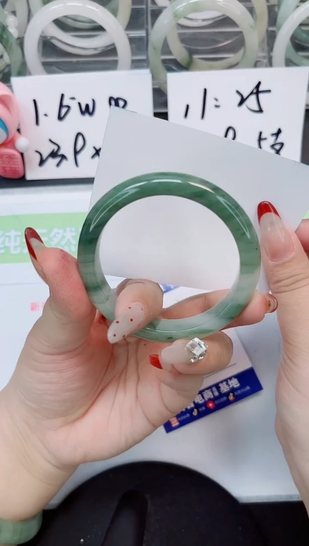 【闪购商品】石英质玉手镯未镶嵌a147