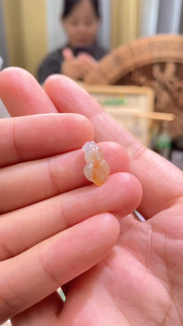 翡翠未镶嵌颈饰滴流