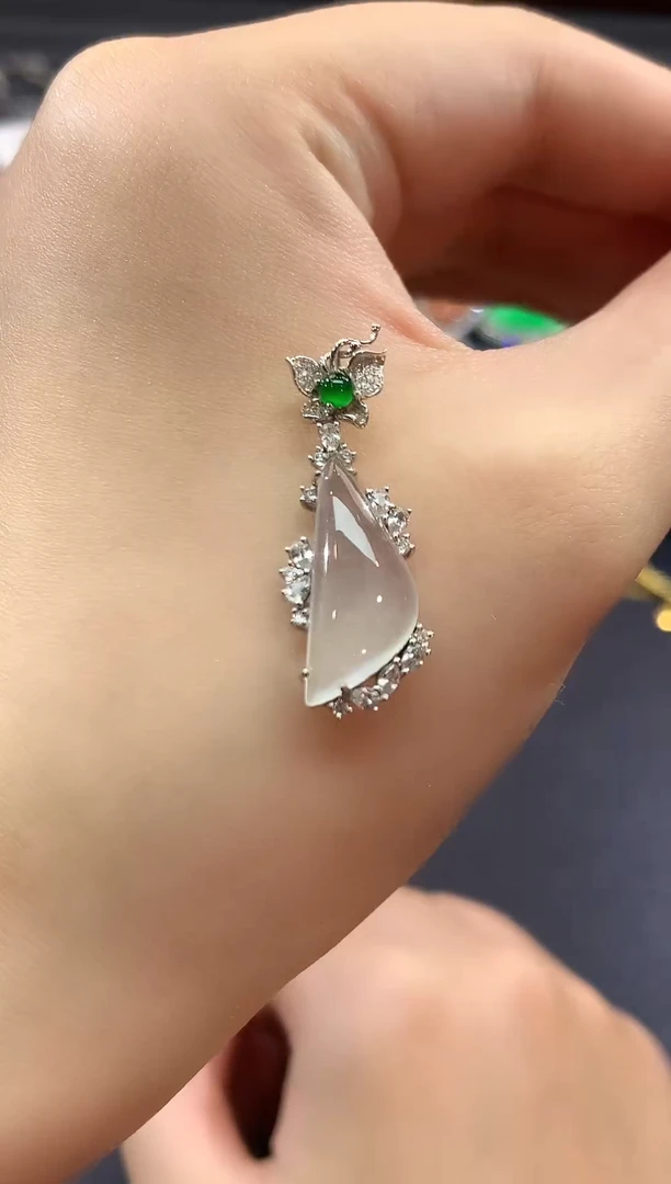 颈饰18K金镶嵌翡翠79-吊坠