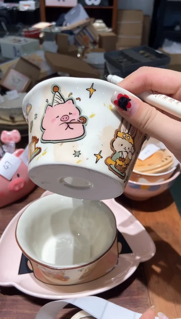 瓷330  猪猪 饭碗 2个瑕疵