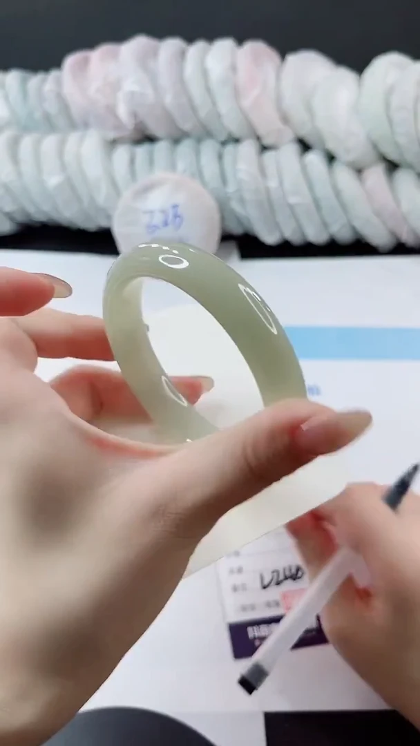 未镶嵌手镯石英质玉多样性发货L240-62