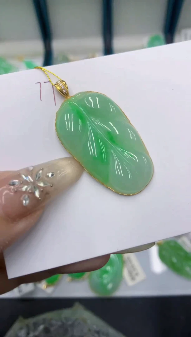 颈饰18K金镶嵌翡翠翡翠