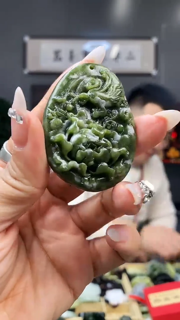未镶嵌岫玉吊坠