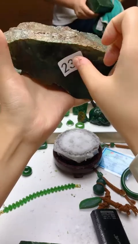 未镶嵌和田玉（碧玉）珠宝半成品235