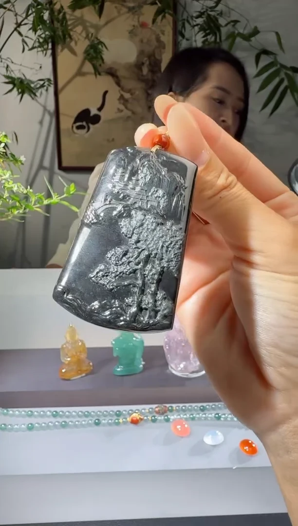 颈饰未镶嵌翡翠熊*猪山水牌（多样性发其一）