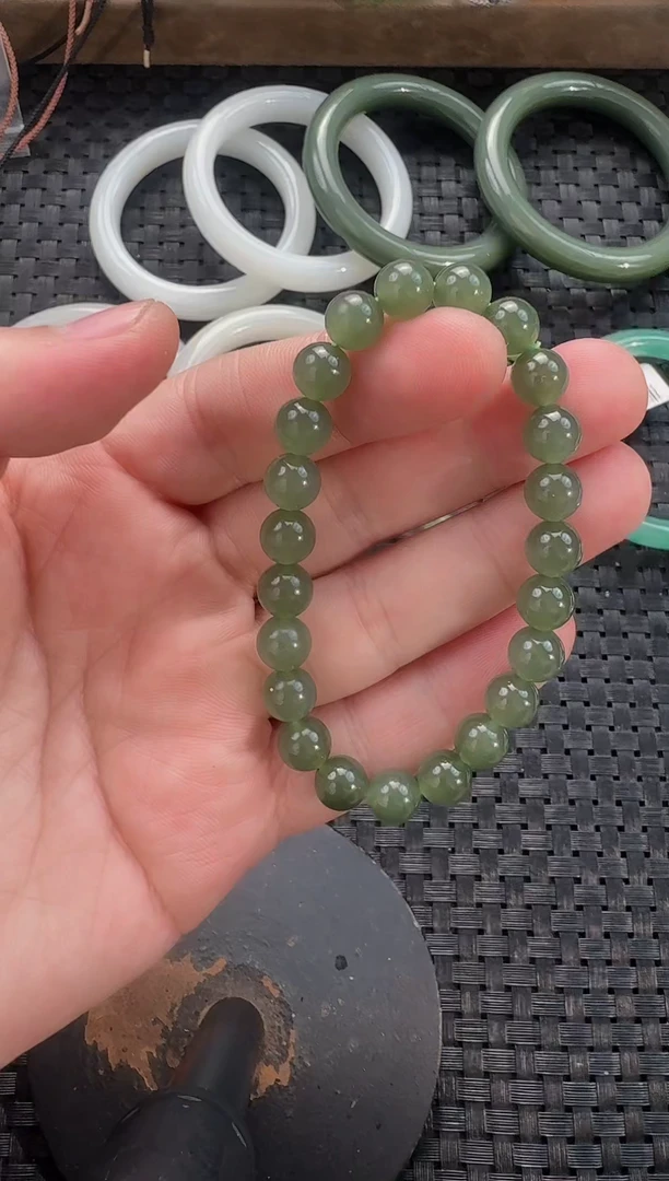 颈饰未镶嵌和田玉8mm葡萄肉手串