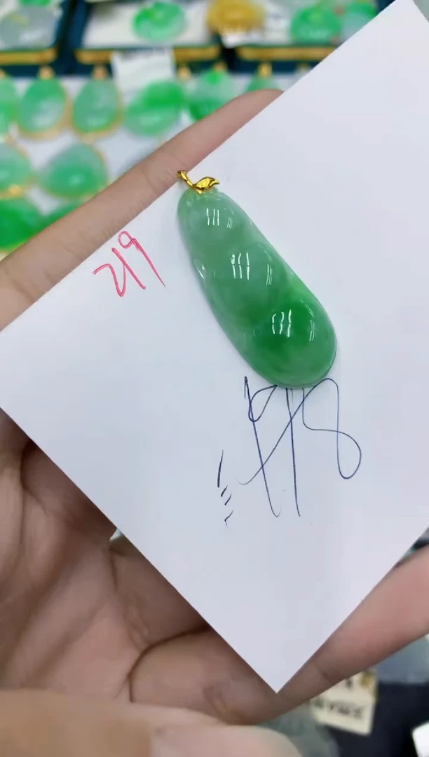 翡翠18K金镶嵌颈饰1111111111