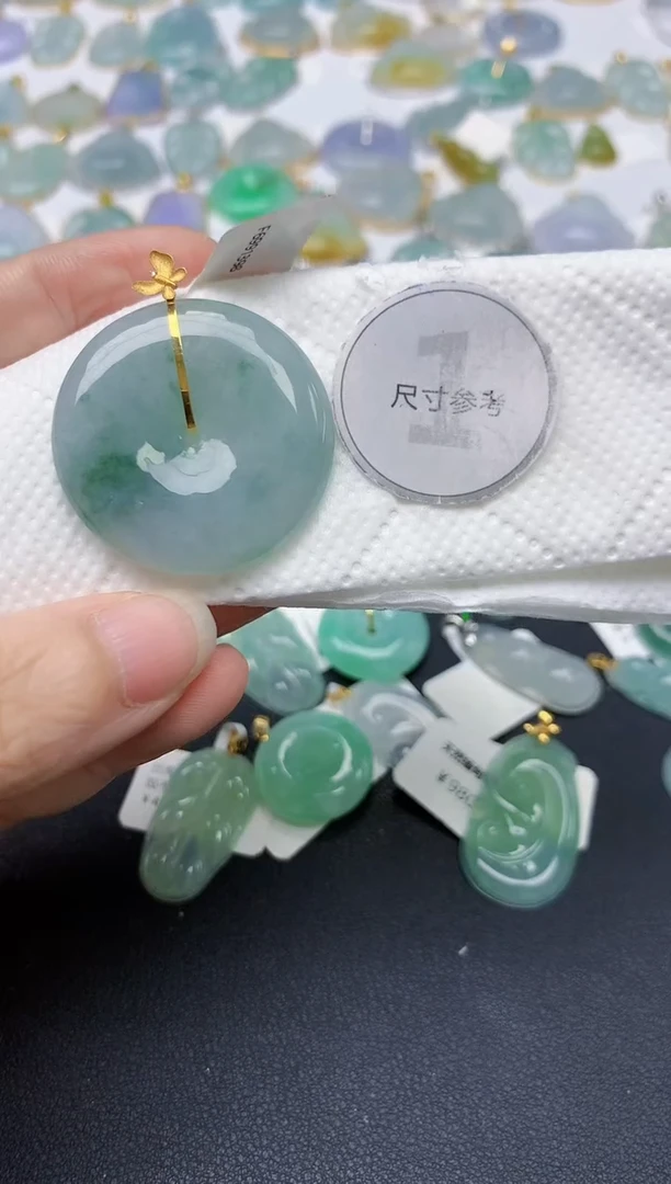 翡翠18K金镶嵌颈饰天然缅甸A货翡翠