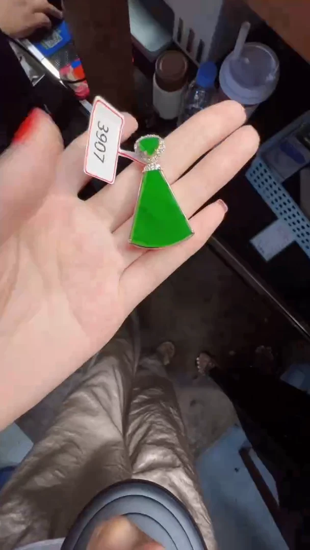 未镶嵌定制翡翠翡翠A货有轻微色差属于正常现象无事牌多样性发货1