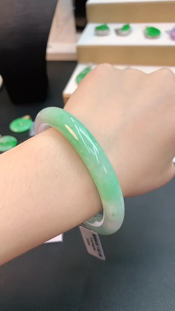 【闪购商品】翡翠手镯未镶嵌赠礼盒证书 敏