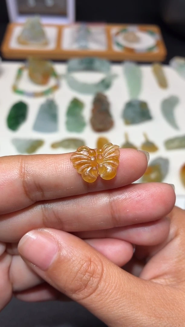 未镶嵌定制翡翠蝴蝶一对