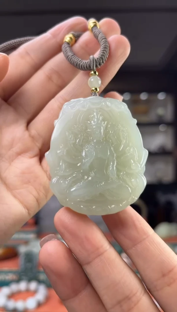 和田玉未镶嵌颈饰佩佩鼠