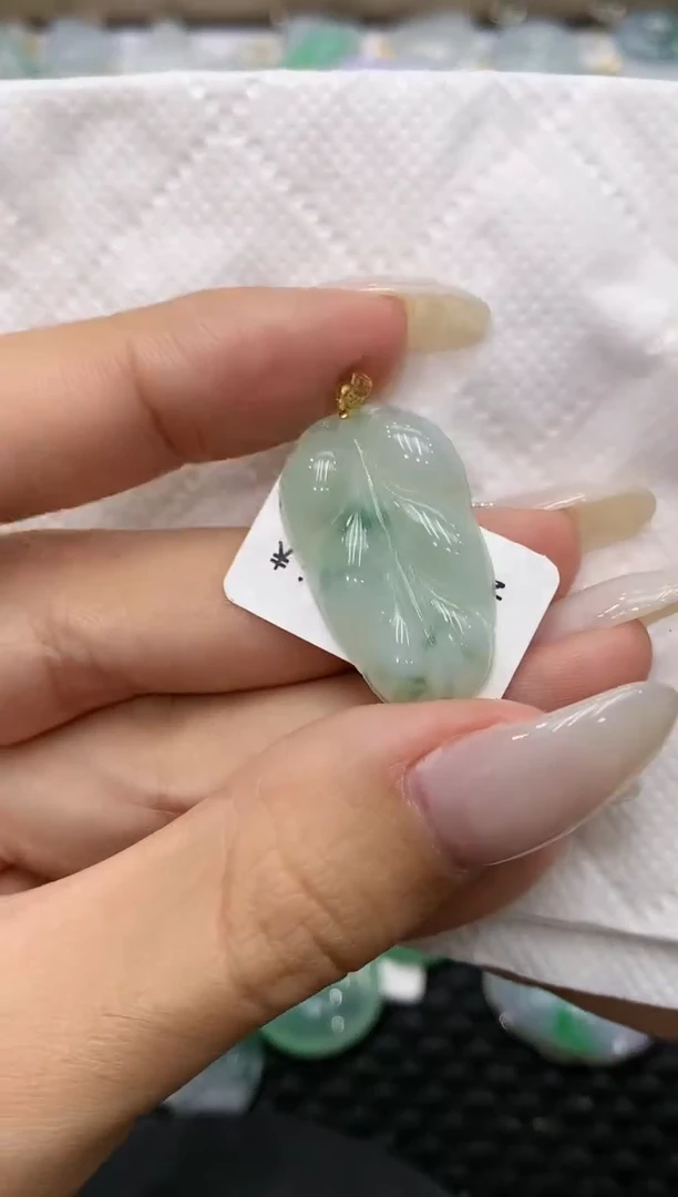颈饰18K金镶嵌翡翠111111111111
