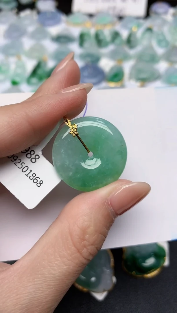 颈饰18K金镶嵌翡翠天然缅甸A货翡翠百元以上9元证书费自理