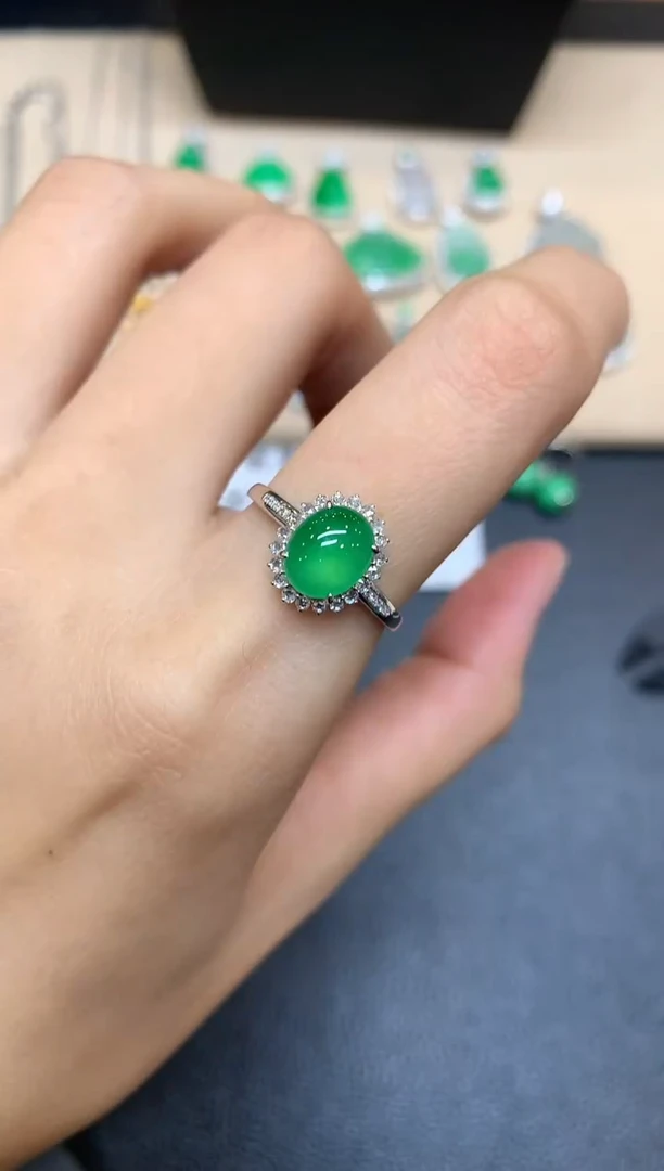 18K金镶嵌戒指翡翠蛋面【无服务费