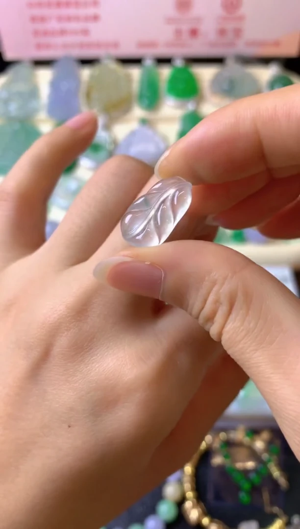 未镶嵌定制翡翠乐*糖裸玉（客户意向镶嵌）