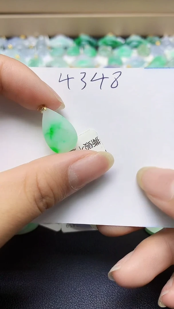 翡翠18K金镶嵌颈饰天然缅甸翡翠A货