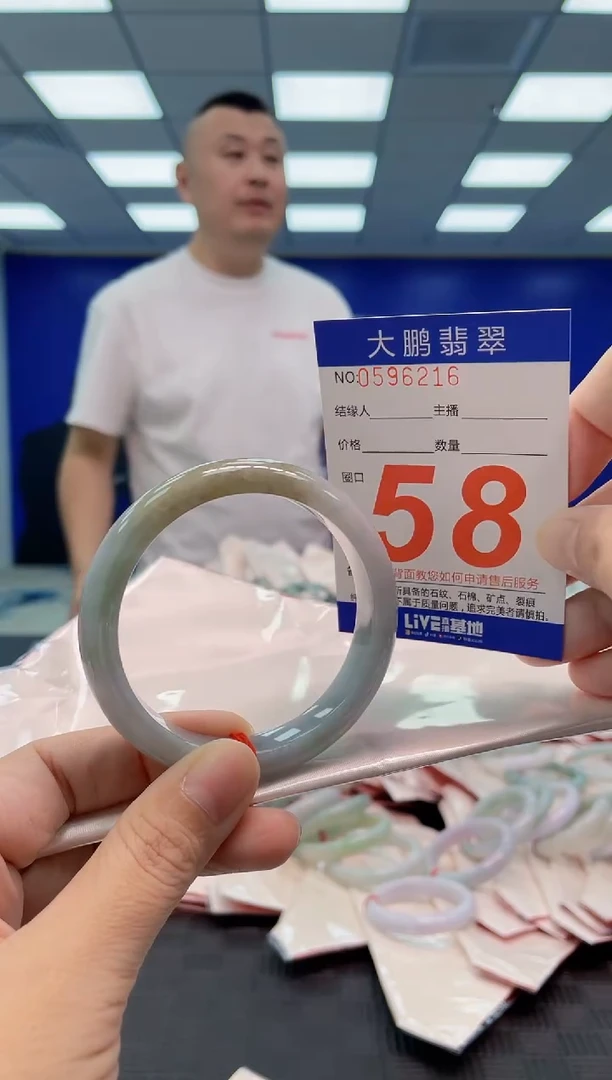 翡翠手镯未镶嵌AAAAAAAA