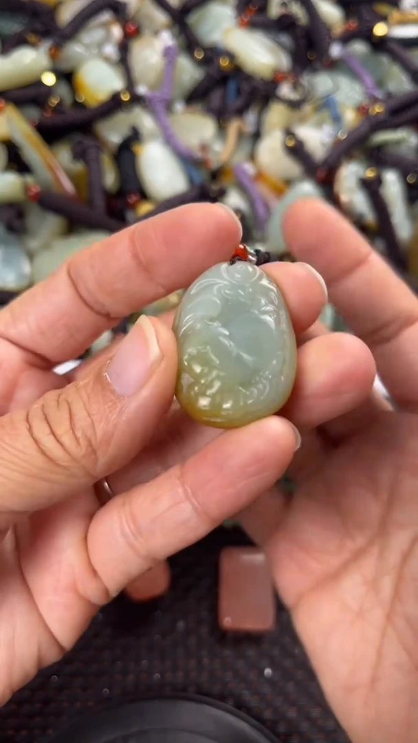 【闪购商品】和田玉颈饰未镶嵌多样性发货没有证书拍一发一有瑕