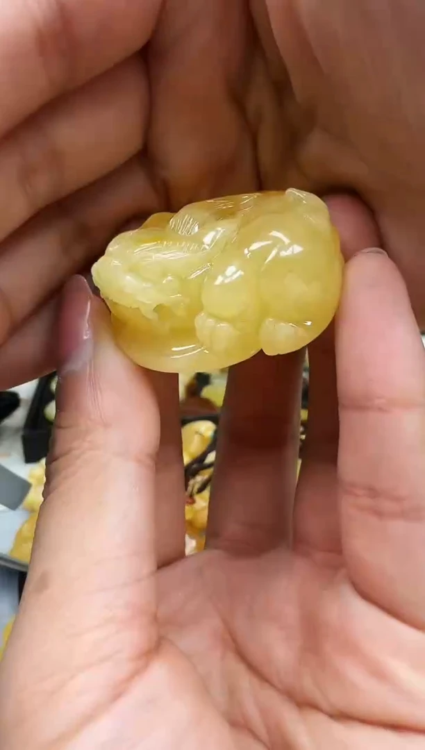 【闪购商品】琥珀裸石未镶嵌挂坠