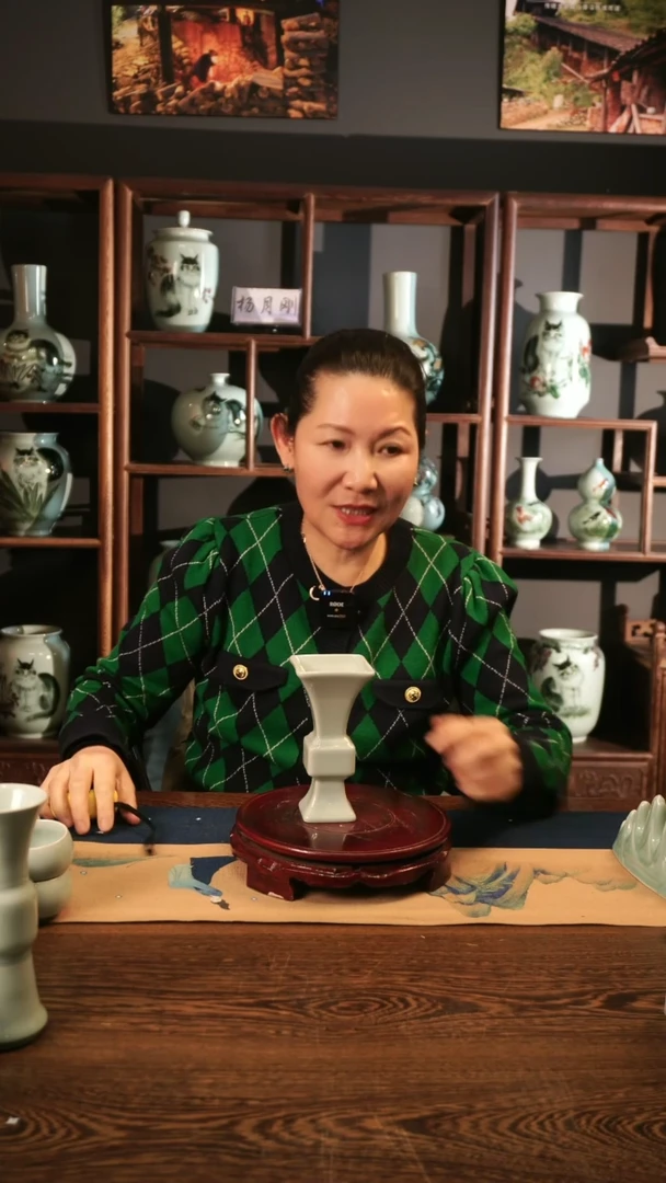 【闪购商品】青瓷 粉青 小四方花觚