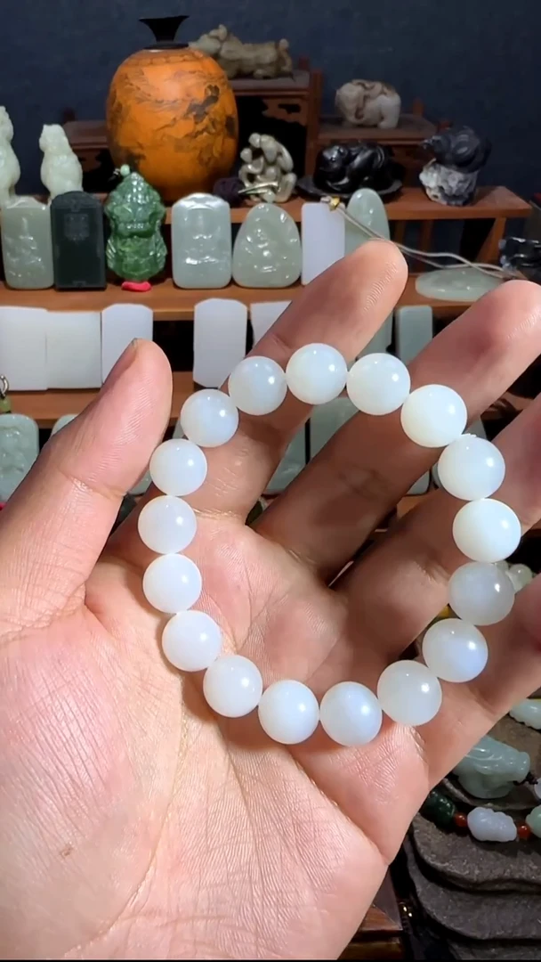 颈饰未镶嵌和田玉嘻**哈1