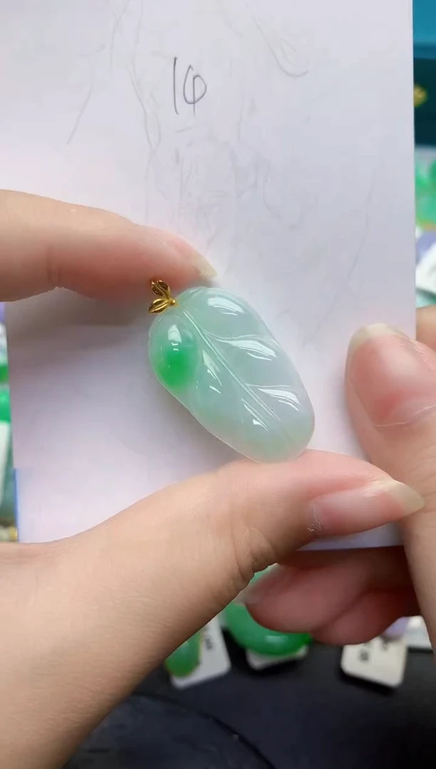 颈饰18K金镶嵌翡翠缅甸天然翡翠A货