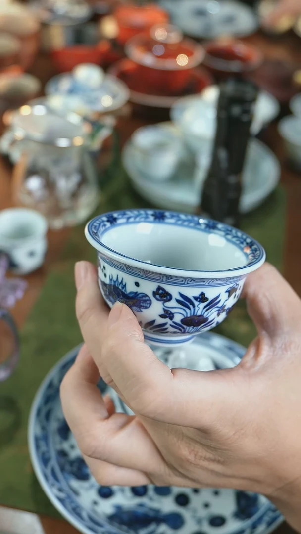 景德镇手工手绘春风鱼藻压手杯1个