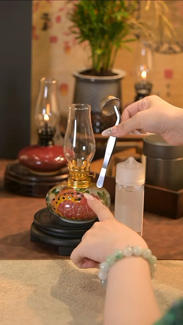 景德镇陶瓷油灯摆件 网镊子