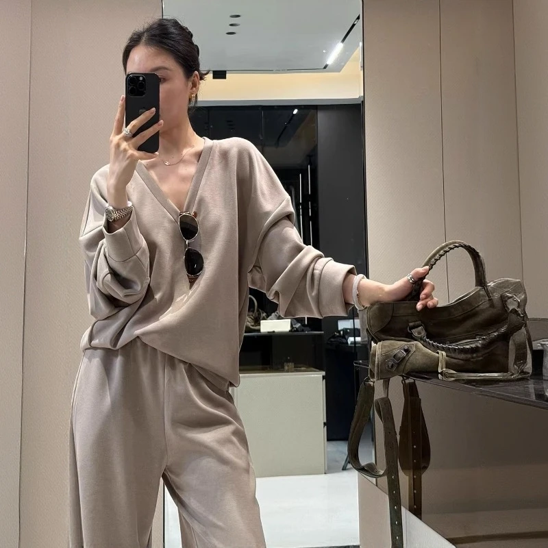 美拉德奶茶棕卫衣套装女2026春秋新款显瘦V领长袖阔腿裤两件套潮