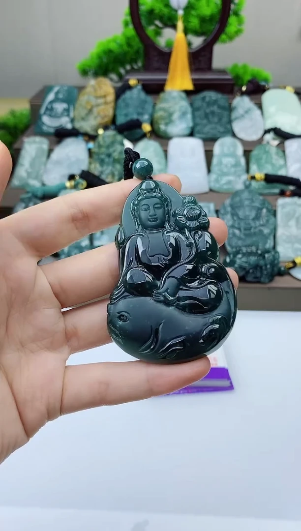 翡翠未镶嵌颈饰