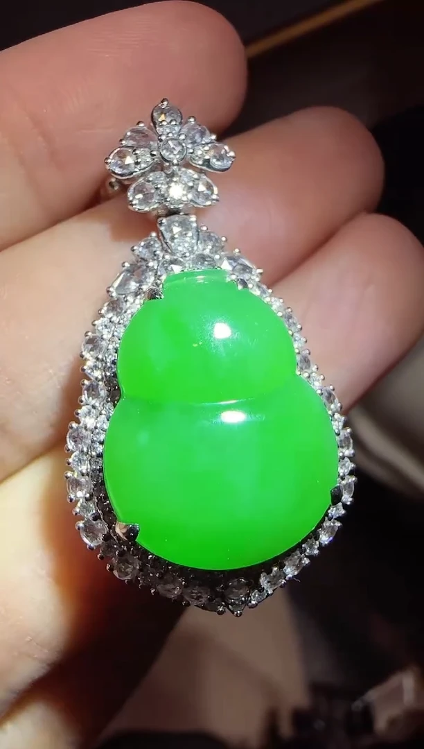 【闪购商品】翡翠颈饰18K金镶嵌葫芦