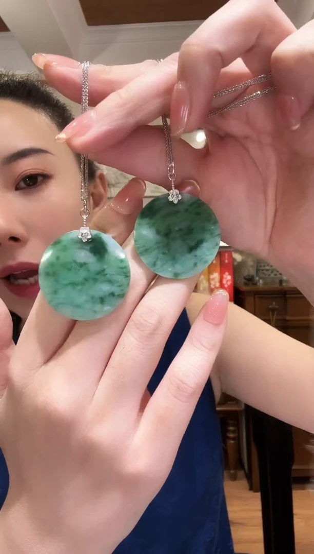 翡翠未镶嵌颈饰多样性发其一