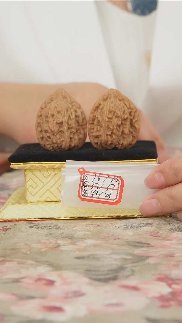 把件文玩核桃赤龙鸡心